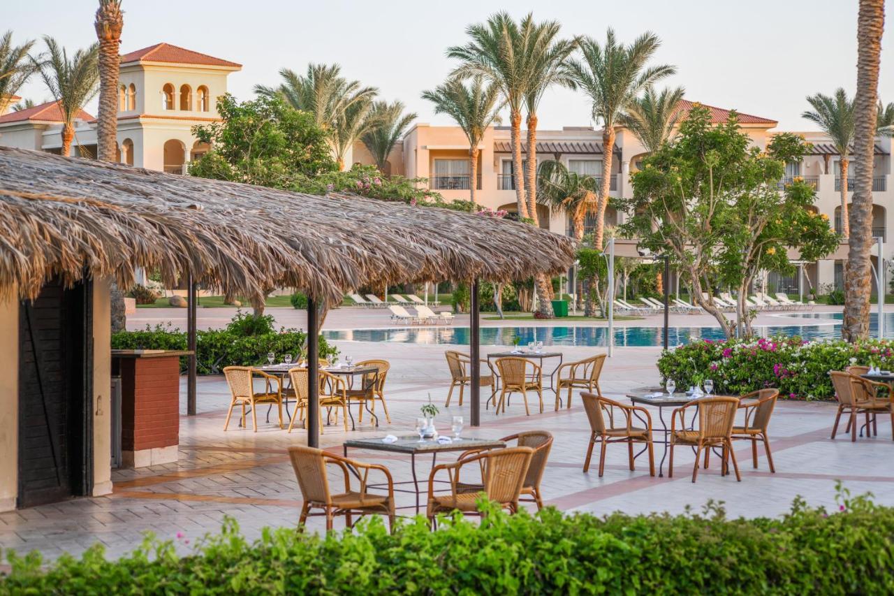 Jaz Mirabel Resort Sharm el Sheikh Esterno foto The swimming pool at the resort