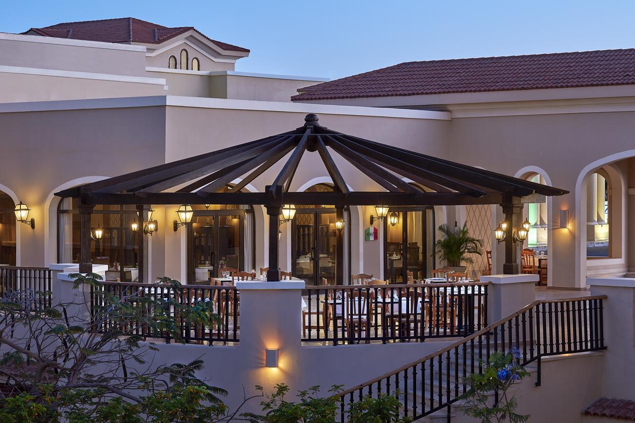 Jaz Mirabel Resort Sharm el Sheikh Esterno foto The restaurant at the hotel