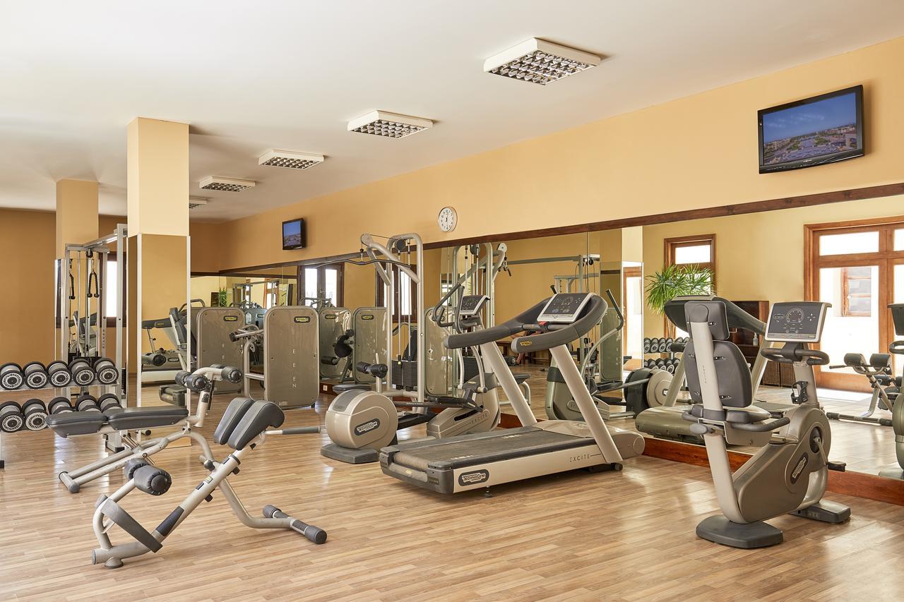 Jaz Mirabel Resort Sharm el Sheikh Esterno foto A gym in a hotel
