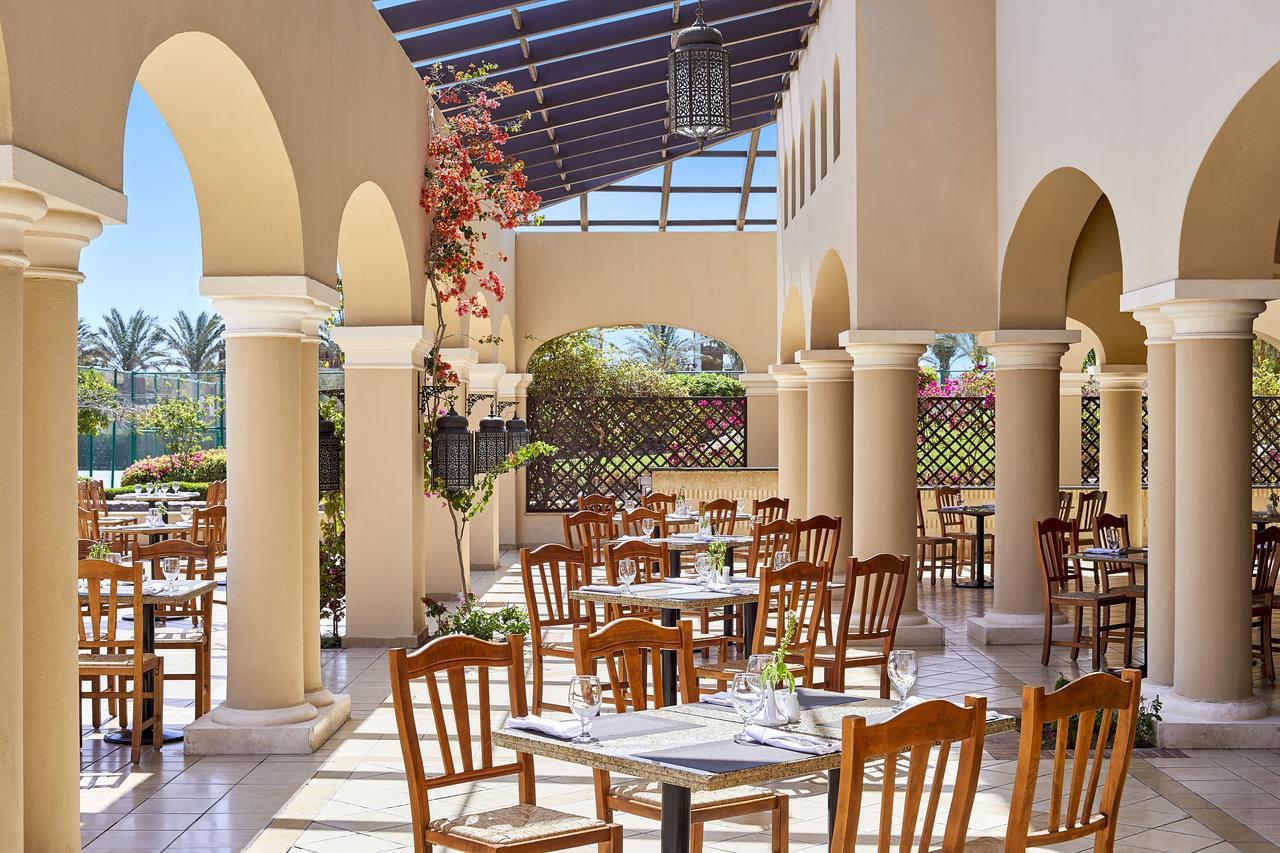 Jaz Mirabel Resort Sharm el Sheikh Esterno foto The restaurant at the hotel