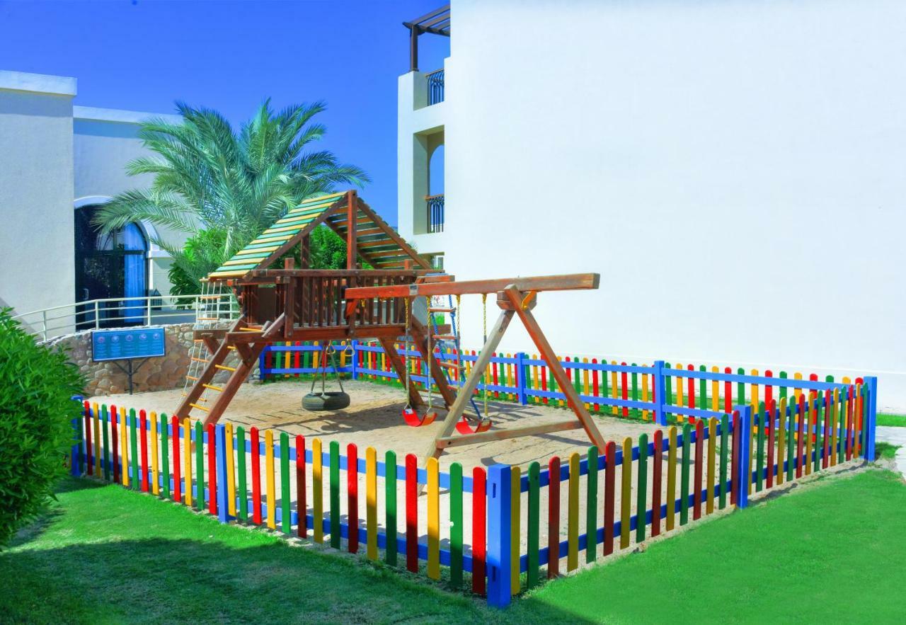 Jaz Mirabel Resort Sharm el Sheikh Esterno foto Playground at the school