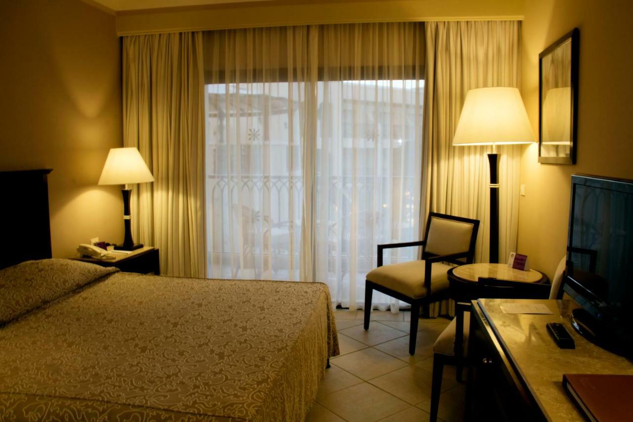 Jaz Mirabel Resort Sharm el Sheikh Esterno foto A room at the hotel