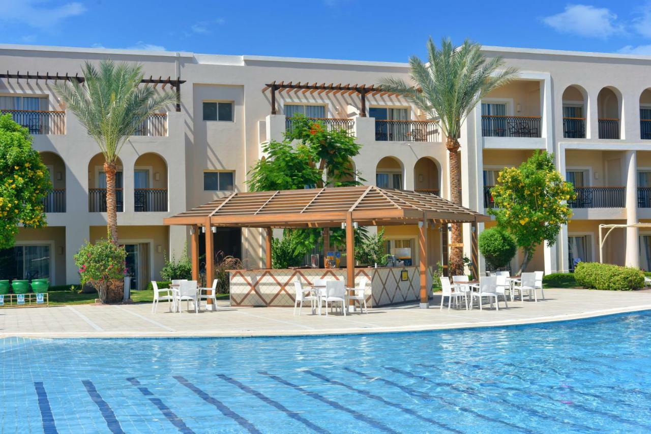 Jaz Mirabel Resort Sharm el Sheikh Esterno foto The swimming pool at the hotel