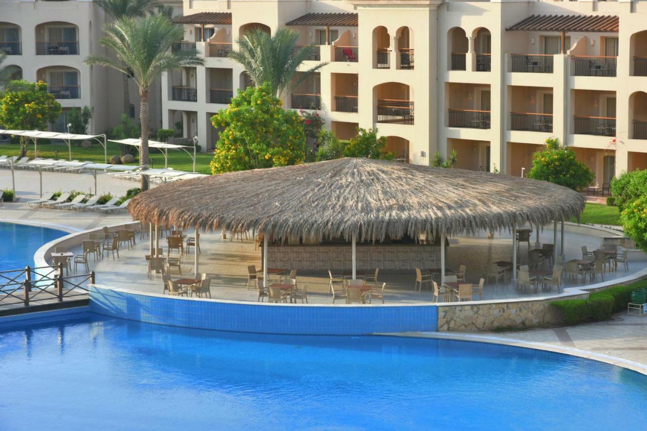 Jaz Mirabel Resort Sharm el Sheikh Esterno foto The swimming pool at the Hilton Sharm El Sheikh